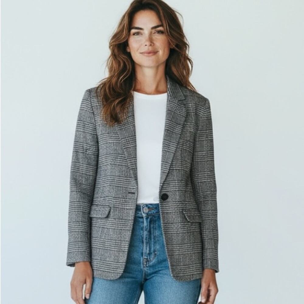 Love Tree Gray Plaid Blazer Women’s Small